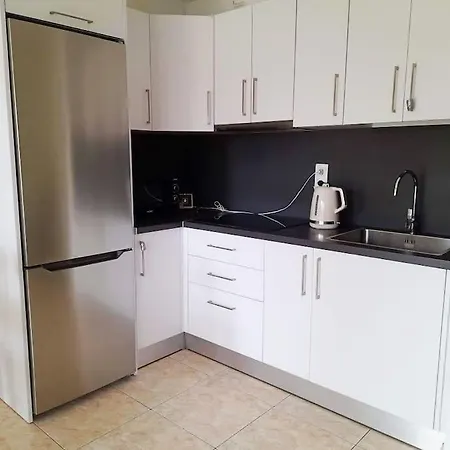 Tymi Groundfloor Apartament With Garden View Apartman